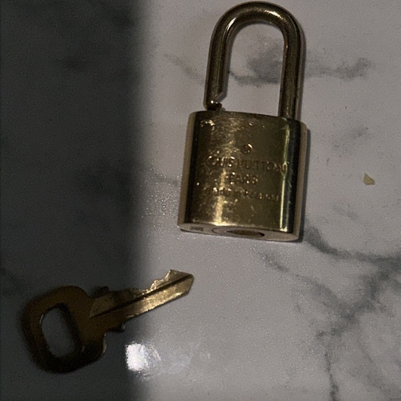 Louis Vuitton key - Picture 3 of 4